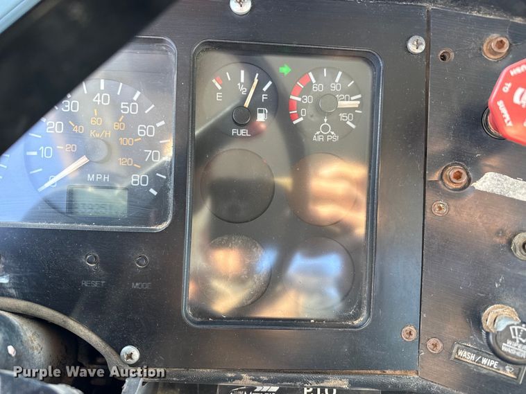 image for item EP2911 1996 Volvo reel truck