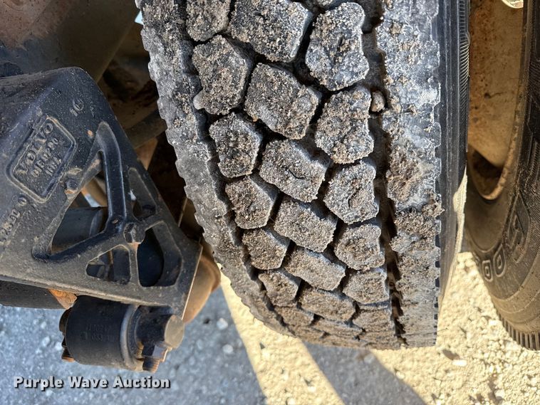 image for item EP2911 1996 Volvo reel truck