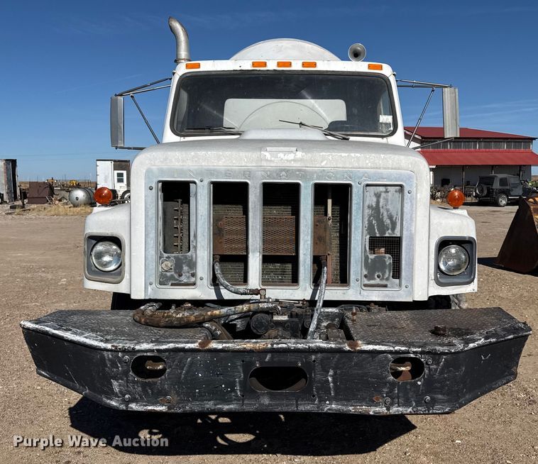 image for item EP2913 1986 International F2674 ready mix truck