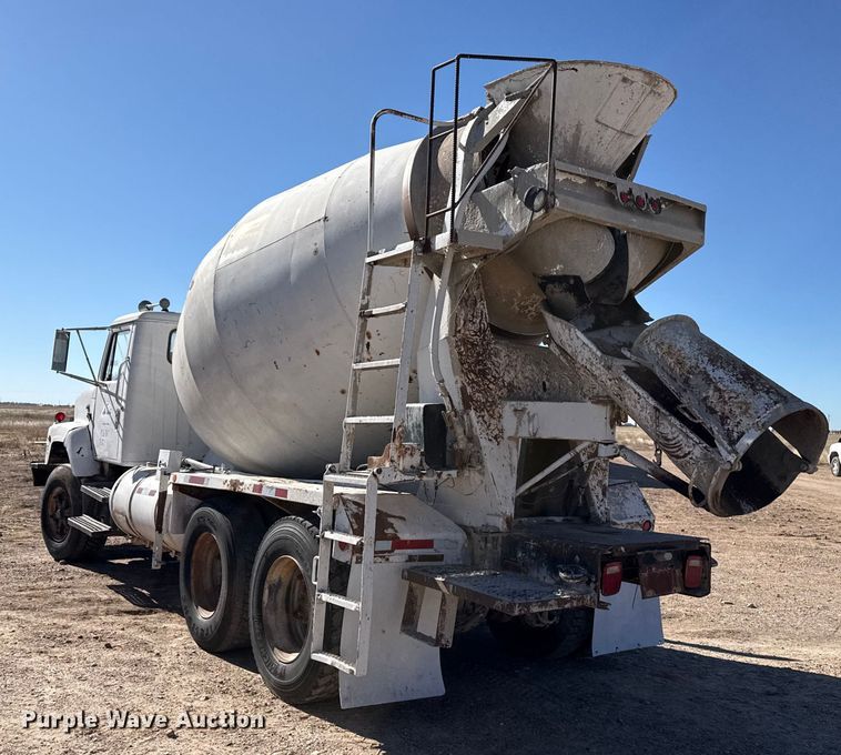 image for item EP2913 1986 International F2674 ready mix truck