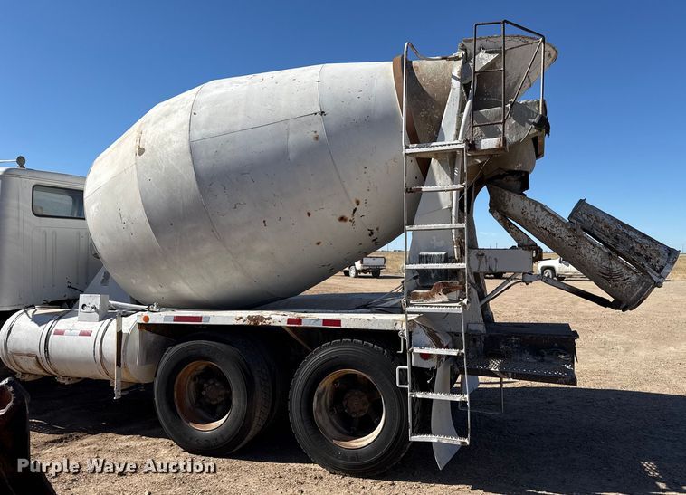 image for item EP2913 1986 International F2674 ready mix truck