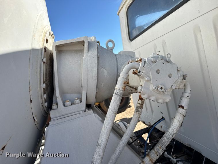 image for item EP2913 1986 International F2674 ready mix truck