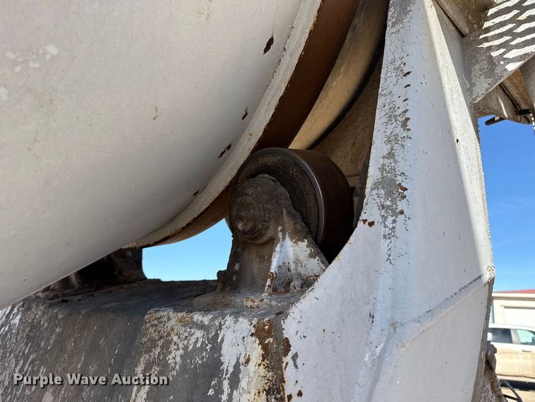 image for item EP2913 1986 International F2674 ready mix truck