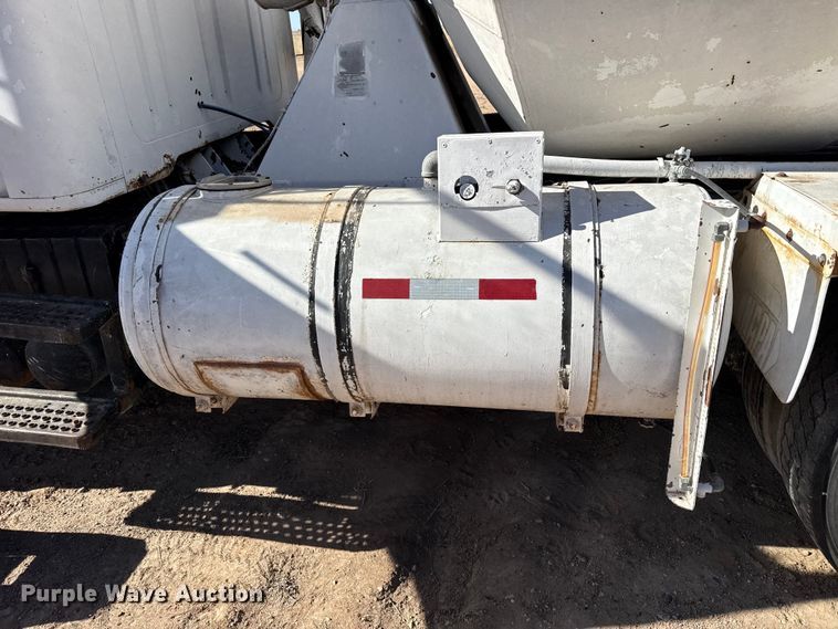 image for item EP2913 1986 International F2674 ready mix truck