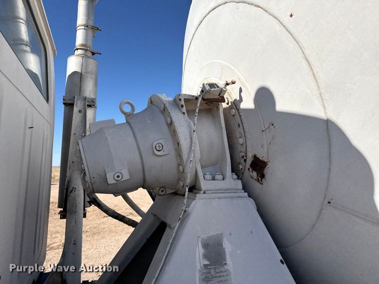 image for item EP2913 1986 International F2674 ready mix truck