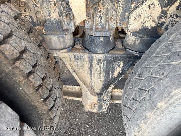 image for item EP2913 1986 International F2674 ready mix truck