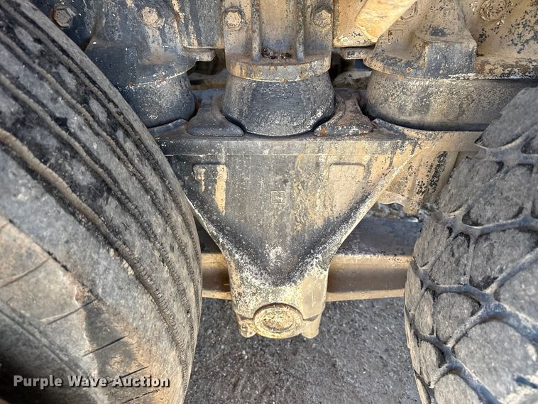 image for item EP2913 1986 International F2674 ready mix truck