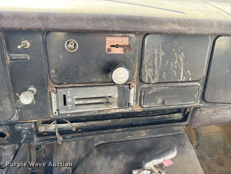 image for item EP2913 1986 International F2674 ready mix truck