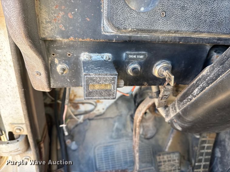 image for item EP2913 1986 International F2674 ready mix truck