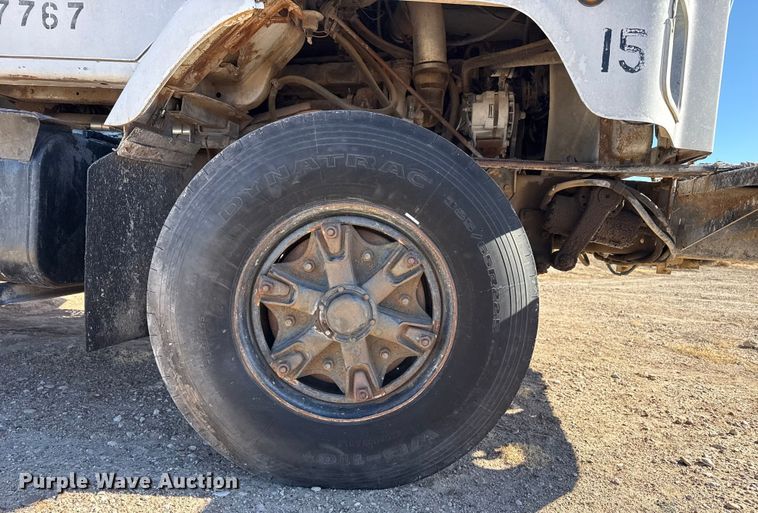 image for item EP2913 1986 International F2674 ready mix truck