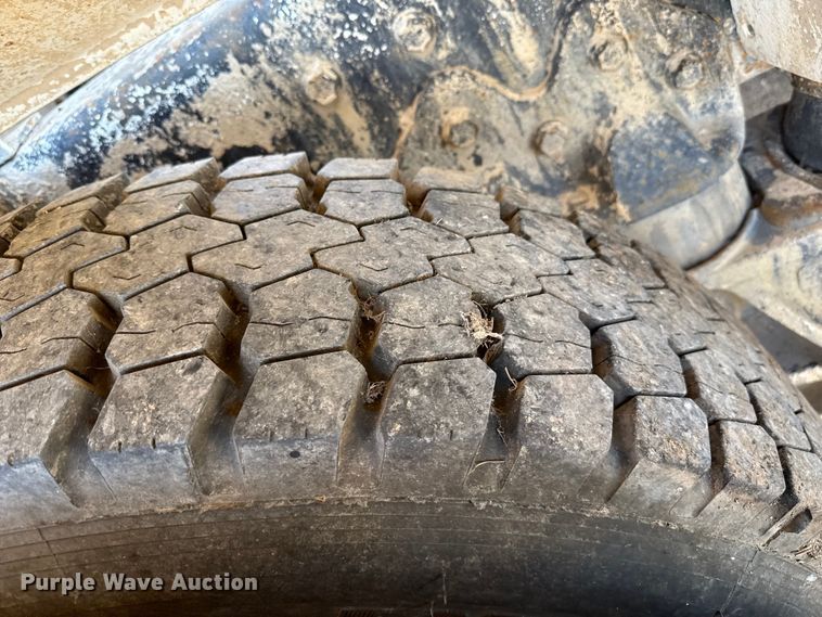 image for item EP2913 1986 International F2674 ready mix truck