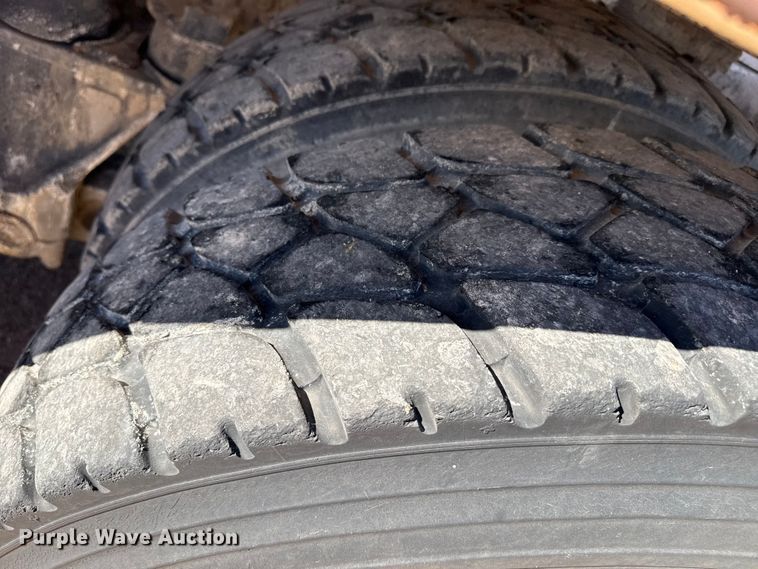 image for item EP2913 1986 International F2674 ready mix truck