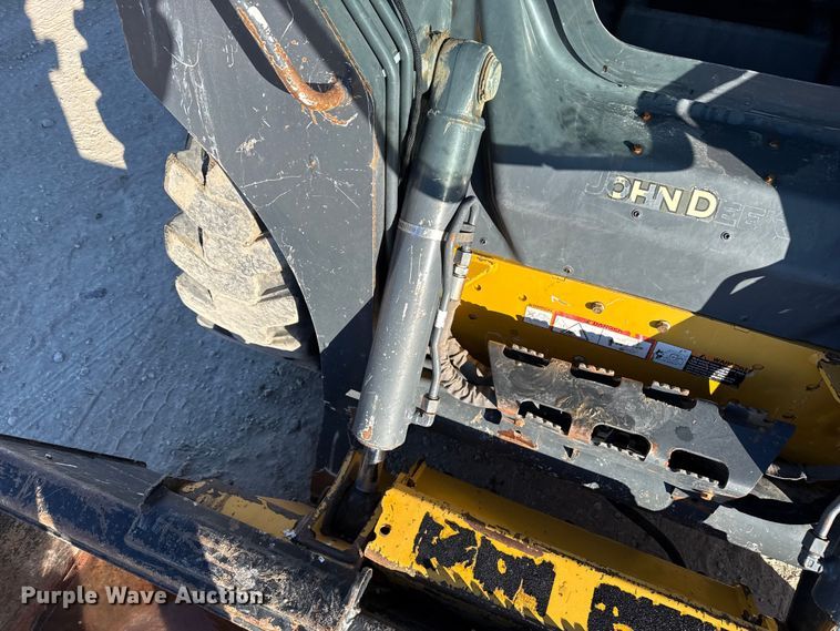 image for item EP2914 2019 John Deere 324G skid steer loader