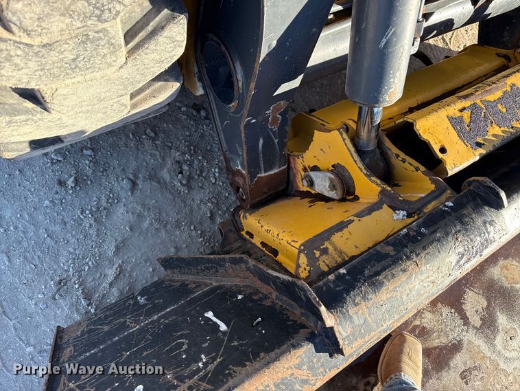 image for item EP2914 2019 John Deere 324G skid steer loader