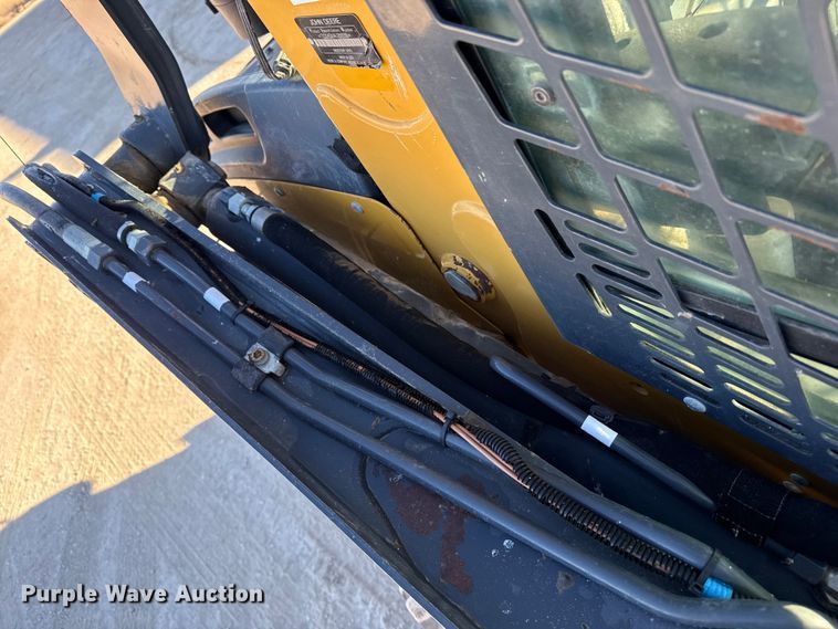 image for item EP2914 2019 John Deere 324G skid steer loader