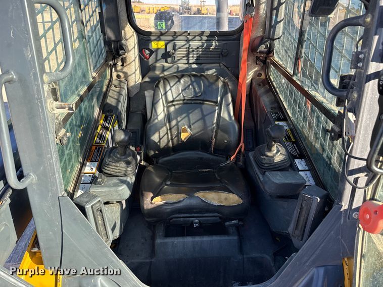 image for item EP2914 2019 John Deere 324G skid steer loader