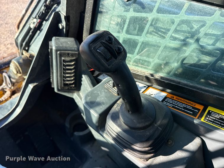 image for item EP2914 2019 John Deere 324G skid steer loader