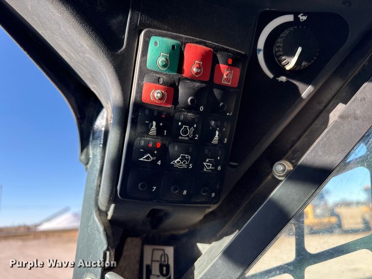 image for item EP2914 2019 John Deere 324G skid steer loader