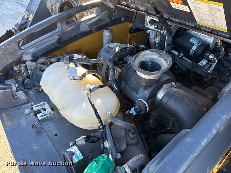 image for item EP2914 2019 John Deere 324G skid steer loader