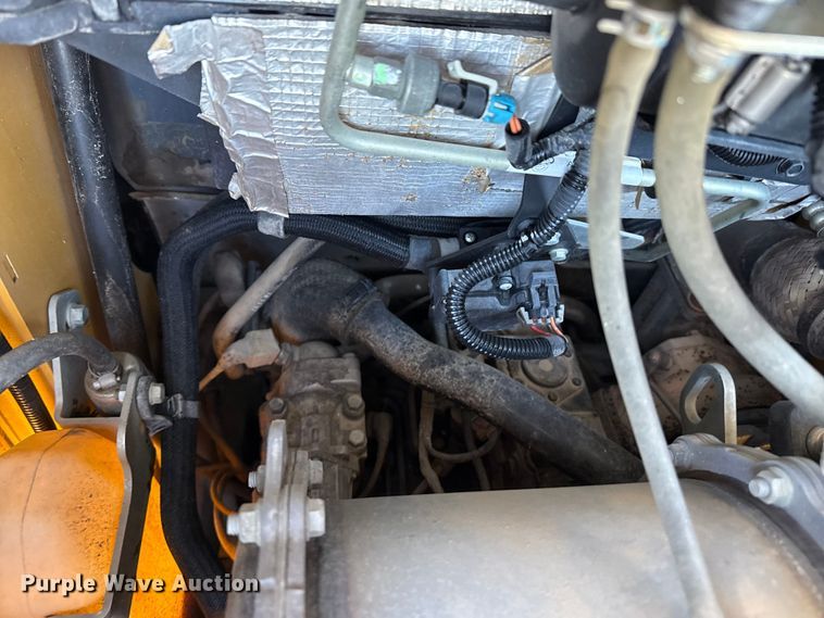 image for item EP2914 2019 John Deere 324G skid steer loader