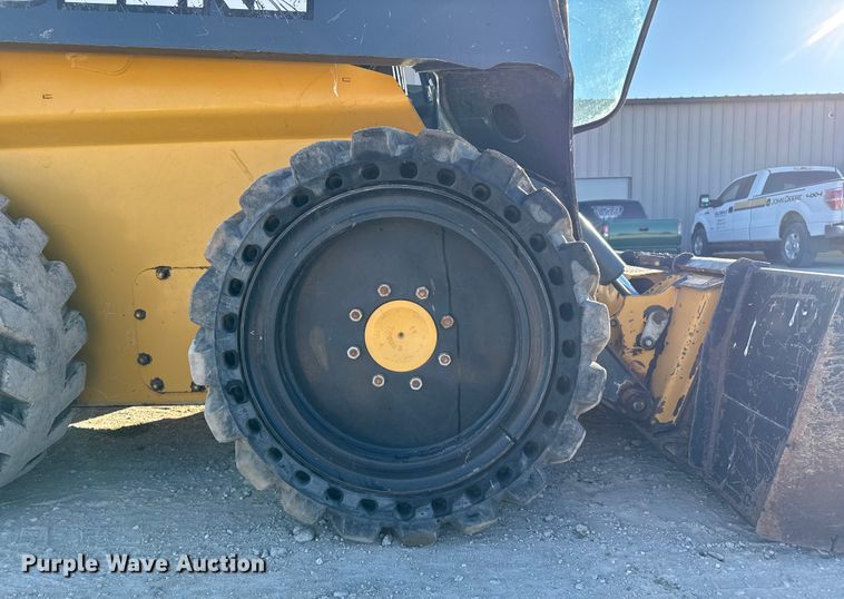 image for item EP2914 2019 John Deere 324G skid steer loader