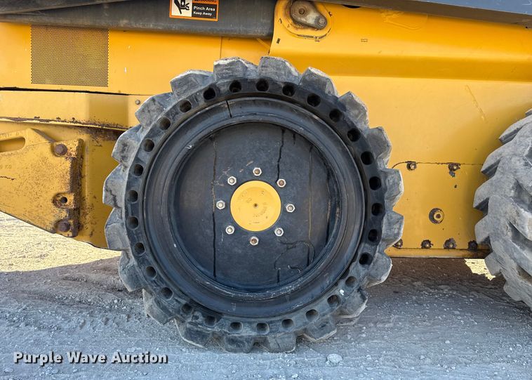 image for item EP2914 2019 John Deere 324G skid steer loader