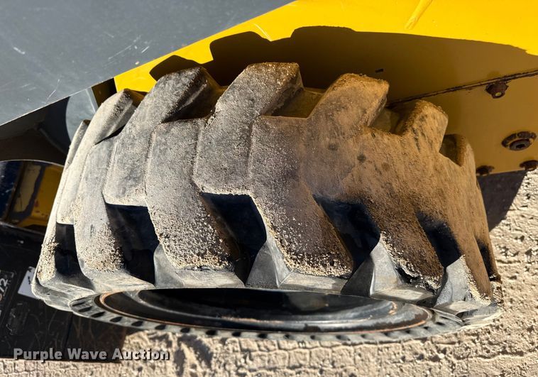 image for item EP2914 2019 John Deere 324G skid steer loader