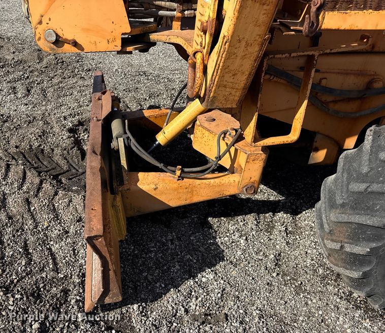 image for item ER0225 1989 Case 760 vibratory cable plow