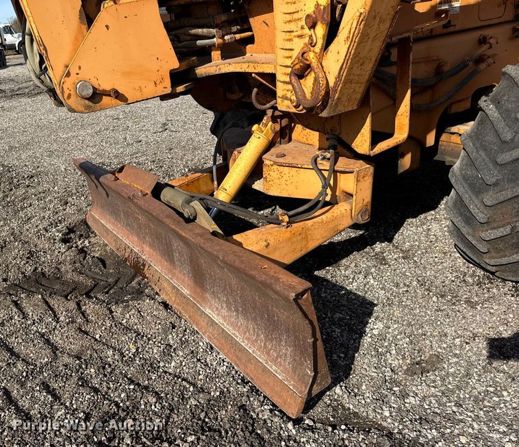 image for item ER0225 1989 Case 760 vibratory cable plow