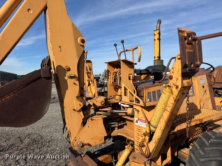 image for item ER0225 1989 Case 760 vibratory cable plow