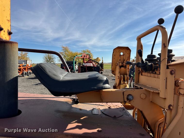 image for item ER0225 1989 Case 760 vibratory cable plow