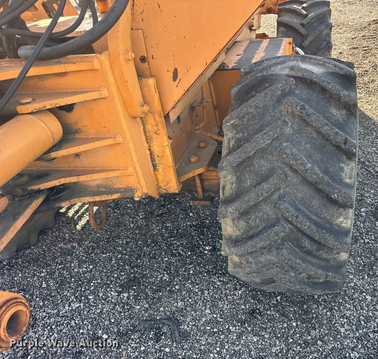 image for item ER0225 1989 Case 760 vibratory cable plow