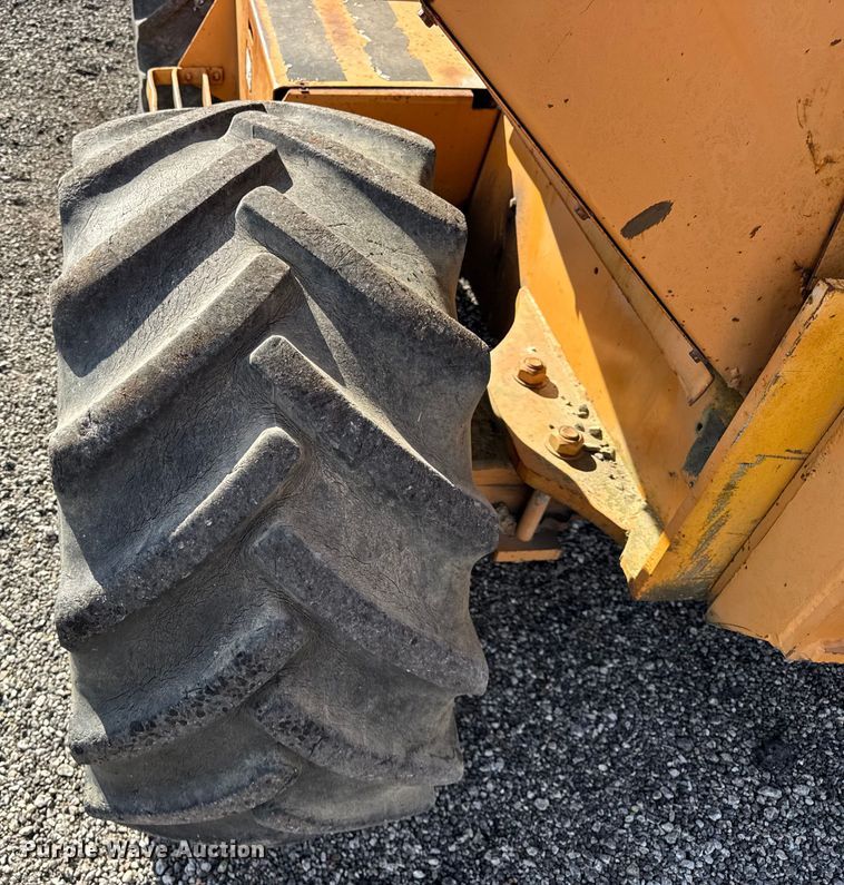 image for item ER0225 1989 Case 760 vibratory cable plow