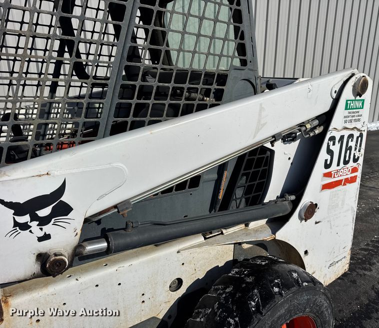 image for item ER0395 2004 Bobcat S160 skid steer loader