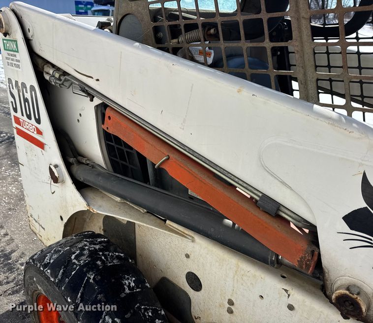 image for item ER0395 2004 Bobcat S160 skid steer loader