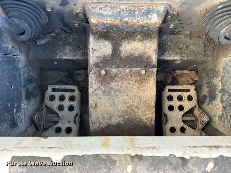 image for item ER0395 2004 Bobcat S160 skid steer loader