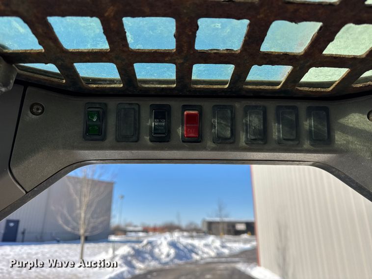 image for item ER0395 2004 Bobcat S160 skid steer loader