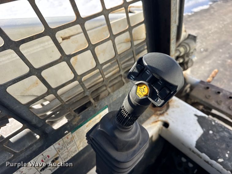 image for item ER0395 2004 Bobcat S160 skid steer loader