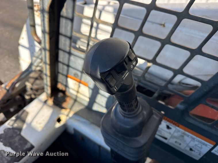 image for item ER0395 2004 Bobcat S160 skid steer loader