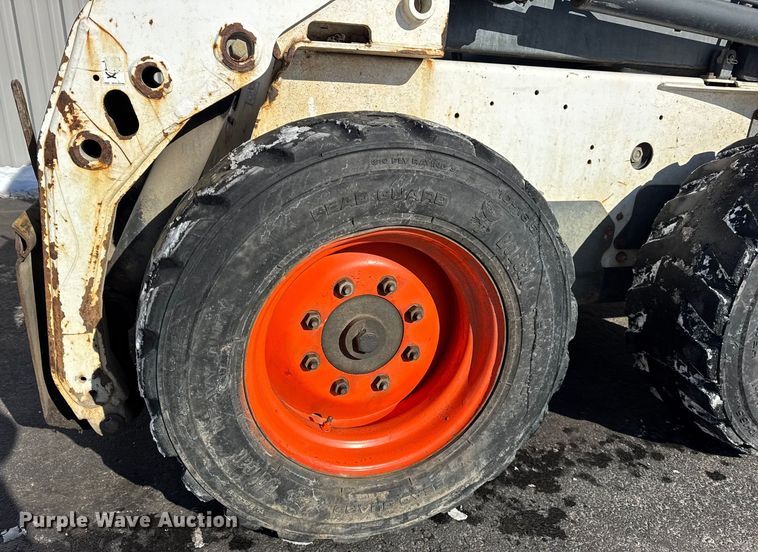 image for item ER0395 2004 Bobcat S160 skid steer loader
