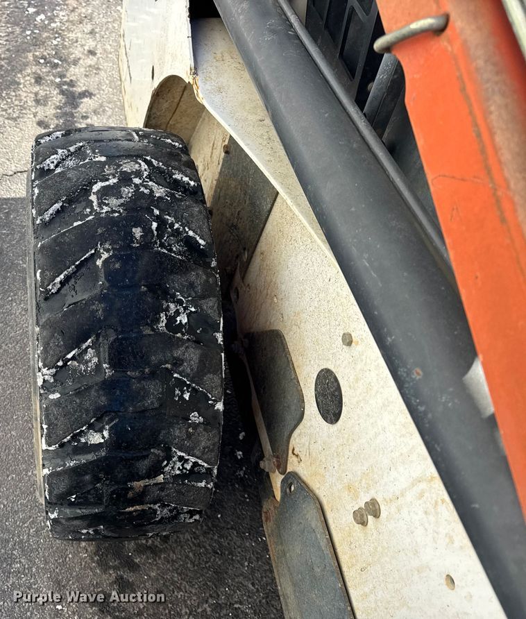 image for item ER0395 2004 Bobcat S160 skid steer loader