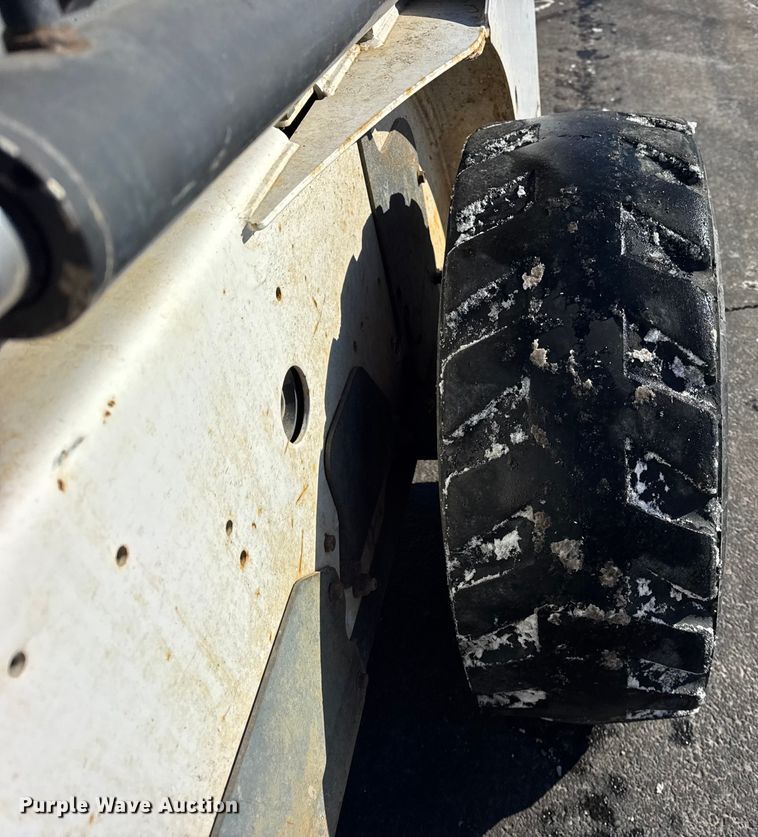 image for item ER0395 2004 Bobcat S160 skid steer loader