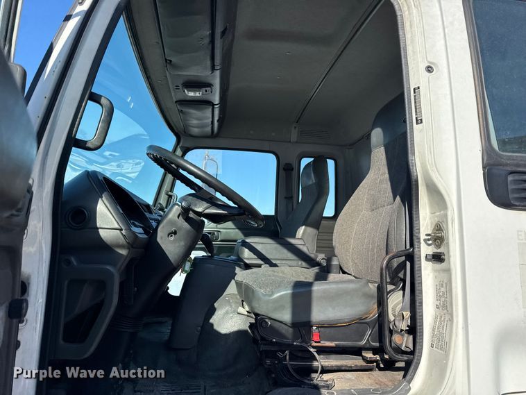 image for item ER0396 2006 Isuzu T7F box truck