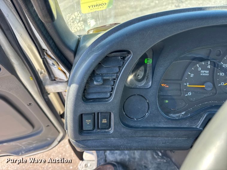 image for item ER0396 2006 Isuzu T7F box truck