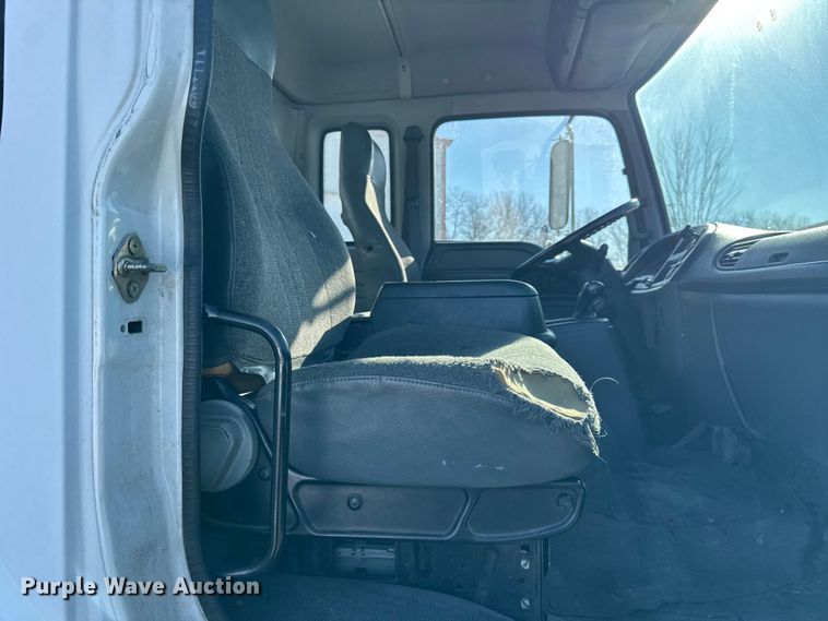 image for item ER0396 2006 Isuzu T7F box truck