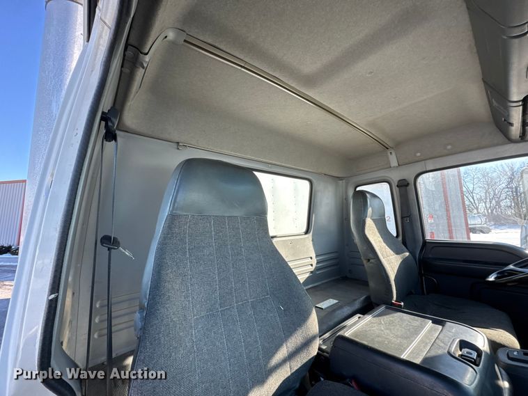 image for item ER0396 2006 Isuzu T7F box truck