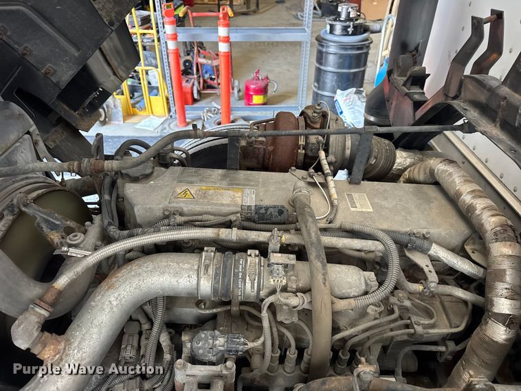 image for item ER0396 2006 Isuzu T7F box truck