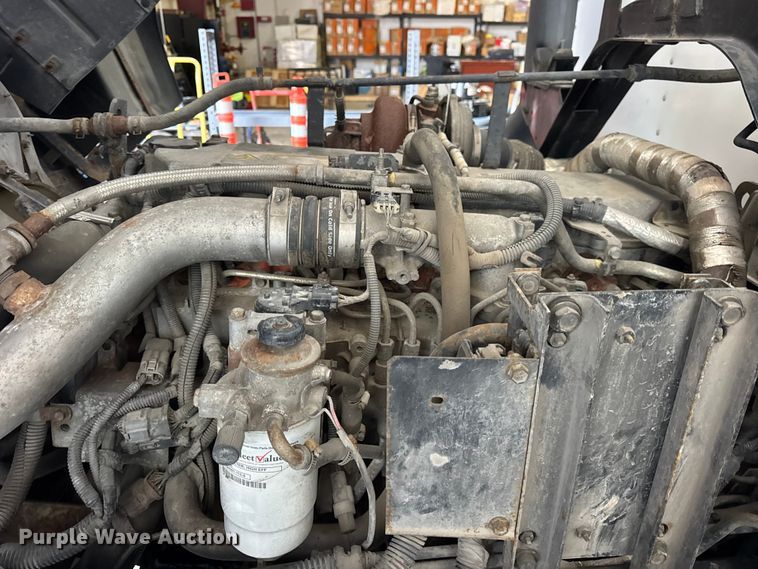 image for item ER0396 2006 Isuzu T7F box truck