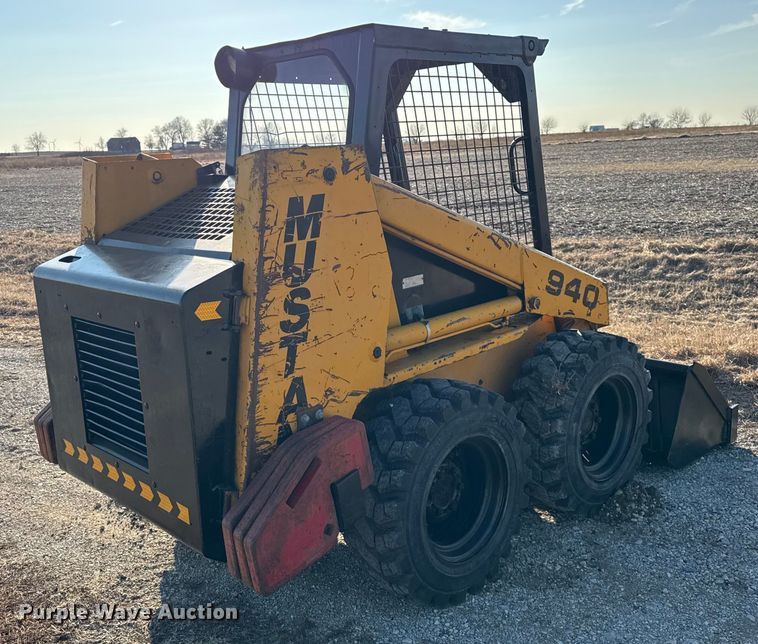 image for item ER0415 Mustang 940 skid steer loader