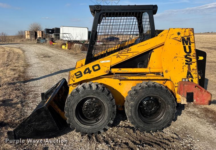 image for item ER0415 Mustang 940 skid steer loader